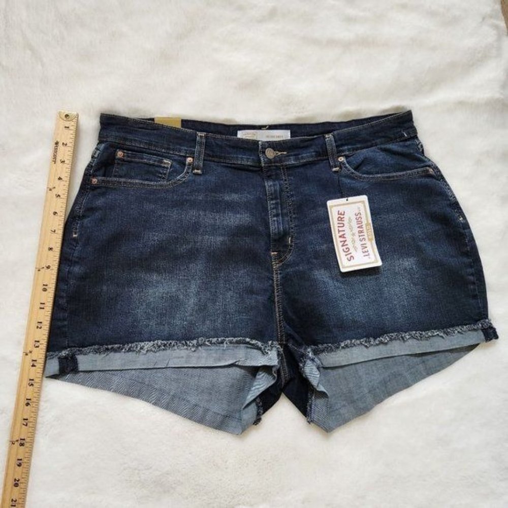 Levis Womens Jean Shorts Blue Denim High Rise 3" Shorts Frayed Hem 35W - Picture 8 of 9